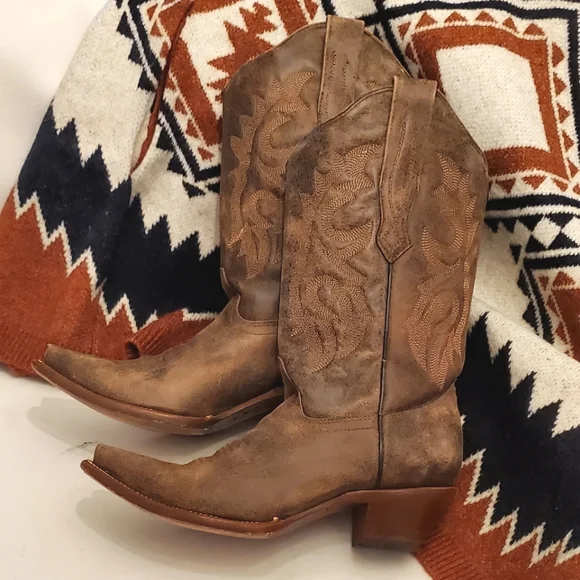 CORRAL Distressed Naham Stitched Leather Snip toe boots 7.5. - Picture 5 of 16